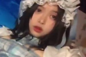 小姐姐穿着套装自我安慰
