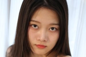 高颜值清纯邻家妹极品模特《张雨婷》宾馆有尺度私拍