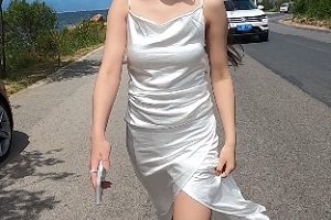 美腿女神《玲玲》白色吊带连衣裙