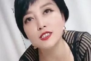 虎牙主播《小海媚》给粉丝应邀出战