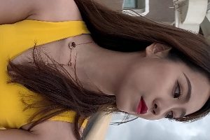 黄色紧身裤美女户外私拍