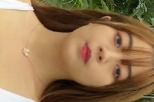 丰满泳装美女户外视频