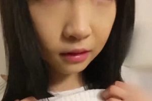 极品妹子在户外公厕私拍