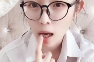 网红《司语》练习玩具运用脚丫