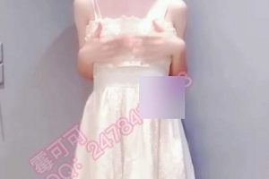 二次元少女《霉可可》长裙网袜