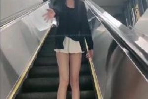 超A完美身材嫩妹-《Luna000》室外多场景