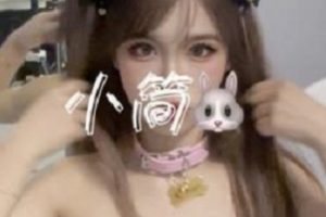 Twitter抖音风活泼可爱妹子《一只可爱简》潮流热门COSER秀身材