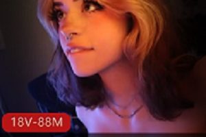 onlyfans国外女网红《Hannahowo》吃鸡