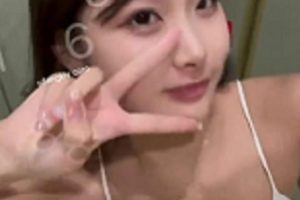 宝藏女孩《小屁mimi》888高价视频