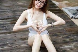 天使面容魔鬼身材的《你们的小秋秋》珍藏套图写真图集