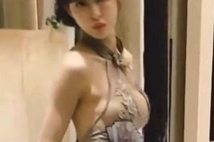 SWAG爱吃棒棒糖的颜值女神《Cartiernn》