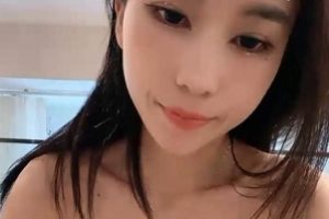 终于突破自我的《月月嗷》自虐私拍