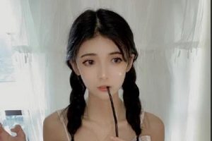 斗鱼人气王《狗头妹子》口罩变装