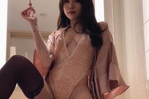 秀人网女神《芝芝boost》厦门浴巾私拍合集