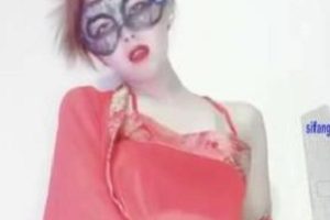 快手辣妹主播《艾米》紫薇罗舞直播回放