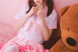 乖巧可爱的虎牙主播《胖次猫大白兔》初次下水