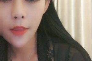 人气女尤《野子》82部直播间录制全程高能