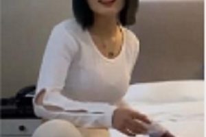 91作者自拍在酒店赞助家里缺钱出来兼职的清纯又文静的失足少女[1V733M]