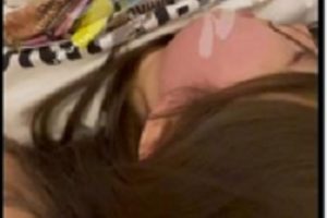 91论坛大神约杭州清纯苗条的美女模特出游 穿着布料极少的里衣 [4V-1.1G]