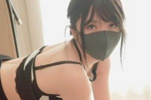 火爆全网的网红美少女（HongKongDoll），情人节和男友玩真心话大冒险被扑倒[1V2G]