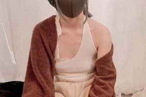 OnlyFans人气火爆的网红少女（HongKongDoll玩偶姐姐），和男友玩情侣游戏扑克游戏[1V-813M]