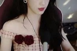 大象传媒身材一级棒的御姐（繁华银语），黑丝空姐服绑带黑丝惊艳登场！