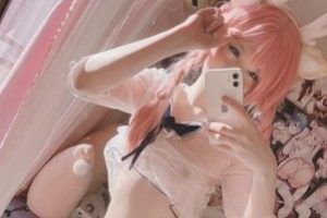 虎牙粉嫩COS少女（misa呆呆）凭借有尺度穿搭赢得爆棚人气【16V-1.45G百度云】