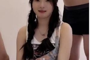 扣扣传媒清纯女星（琳琳）娇小可爱惹人疼爱【1V，900m】