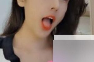 斗鱼高级女神（梦菲桐香）神仙颜值，千金难求的线下舞蹈【11.7G】