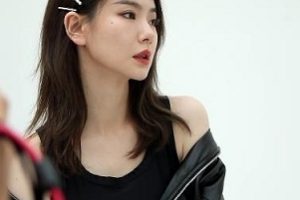 顶级神颜女星（戚薇）写真集，身材火辣明艳动人【2.73G】