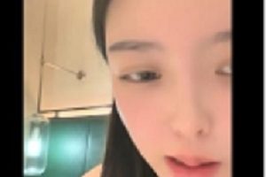 网红小姐姐在酒店直播，展示甜美肉身材