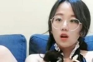 地位。而在斗鱼平台上，小骚这位反差主播凭借其可爱的形象和丰富的玩具合集，成为了当红的优质主播之一。她的直播间里，玩具合集成为了观众们最期待的环节。无论是经典的毛绒玩具还是最新的科技玩具，小骚都会用她独特的方式为观众们带来精彩的展示和分享。视频数量不等，每个视频的时长也不一样，但无论是10分钟还是20分钟，观众们都能在这段时间里感受到小骚带来的乐趣和亲近感。