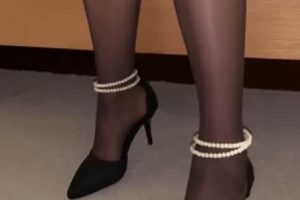 百度云ED2K小楼+芒果丝袜高跟诱惑合集59部21G，清纯白腿丰满乳妻丝足互蹭