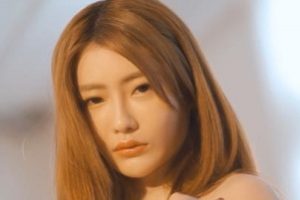 某传媒黑丝教师剧场版4部6.1G汁水四溢