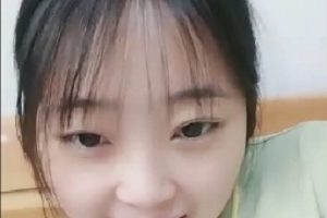 揭秘艺校甜美学生妹,清纯外表下反差沦为男友面前的小动物